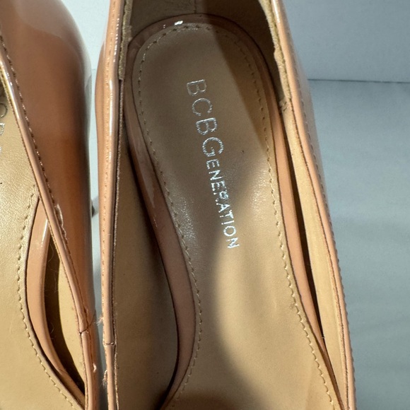 BCBGeneration Women's Light Peach Pumps Size 6B very good preowned condition - Picture 4 of 9